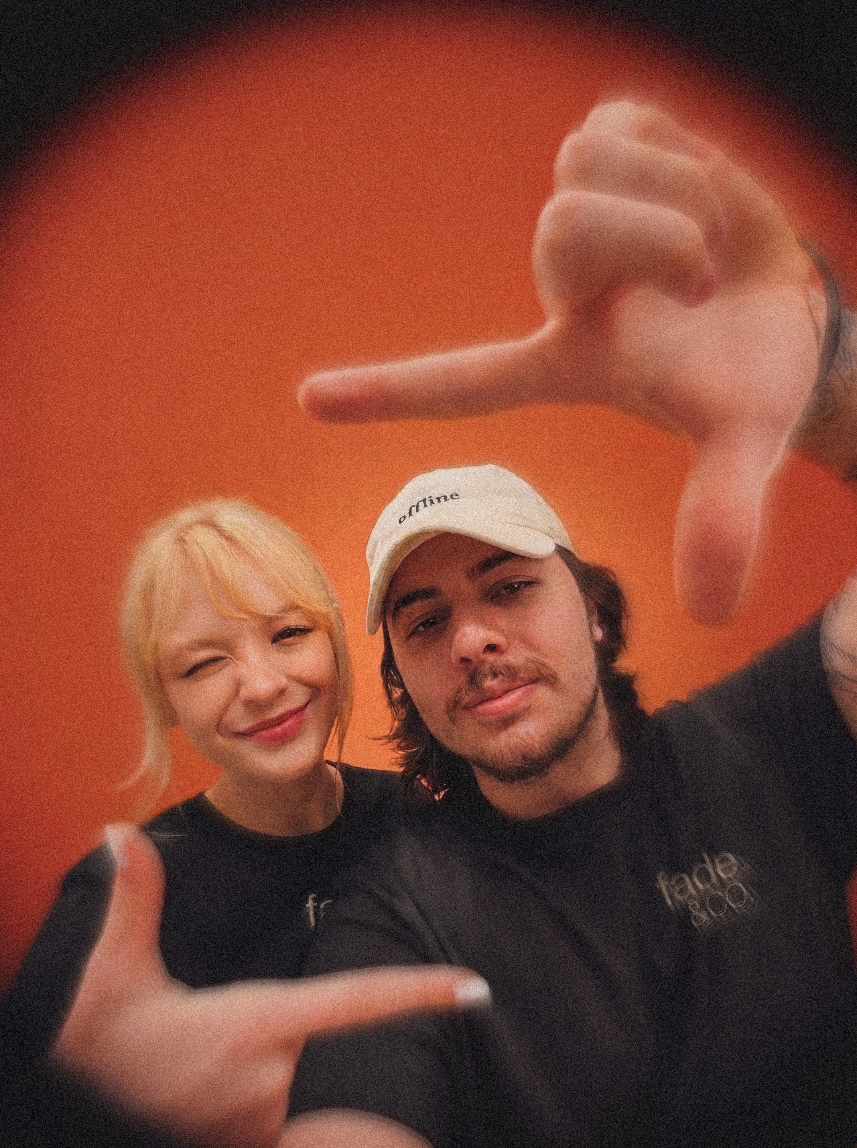 Helouise Hamermuller e Alan Ernesto no estúdio